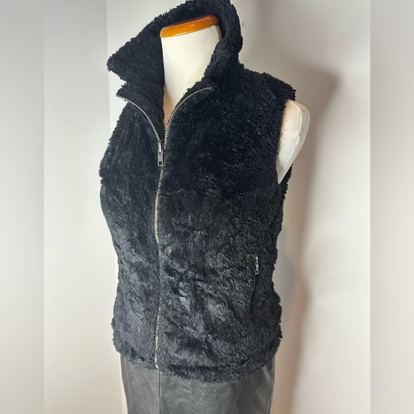 Armani Exchange Faux Fur Vest US S - Picture 1 of 8